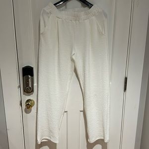 medium size off white pants
